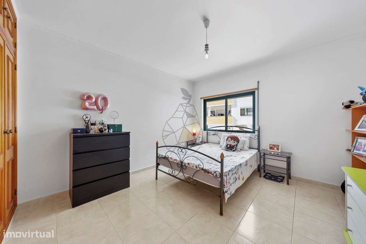 Apartamento T2 localizado a cerca de 600 metros da Praia em Quarteira-11