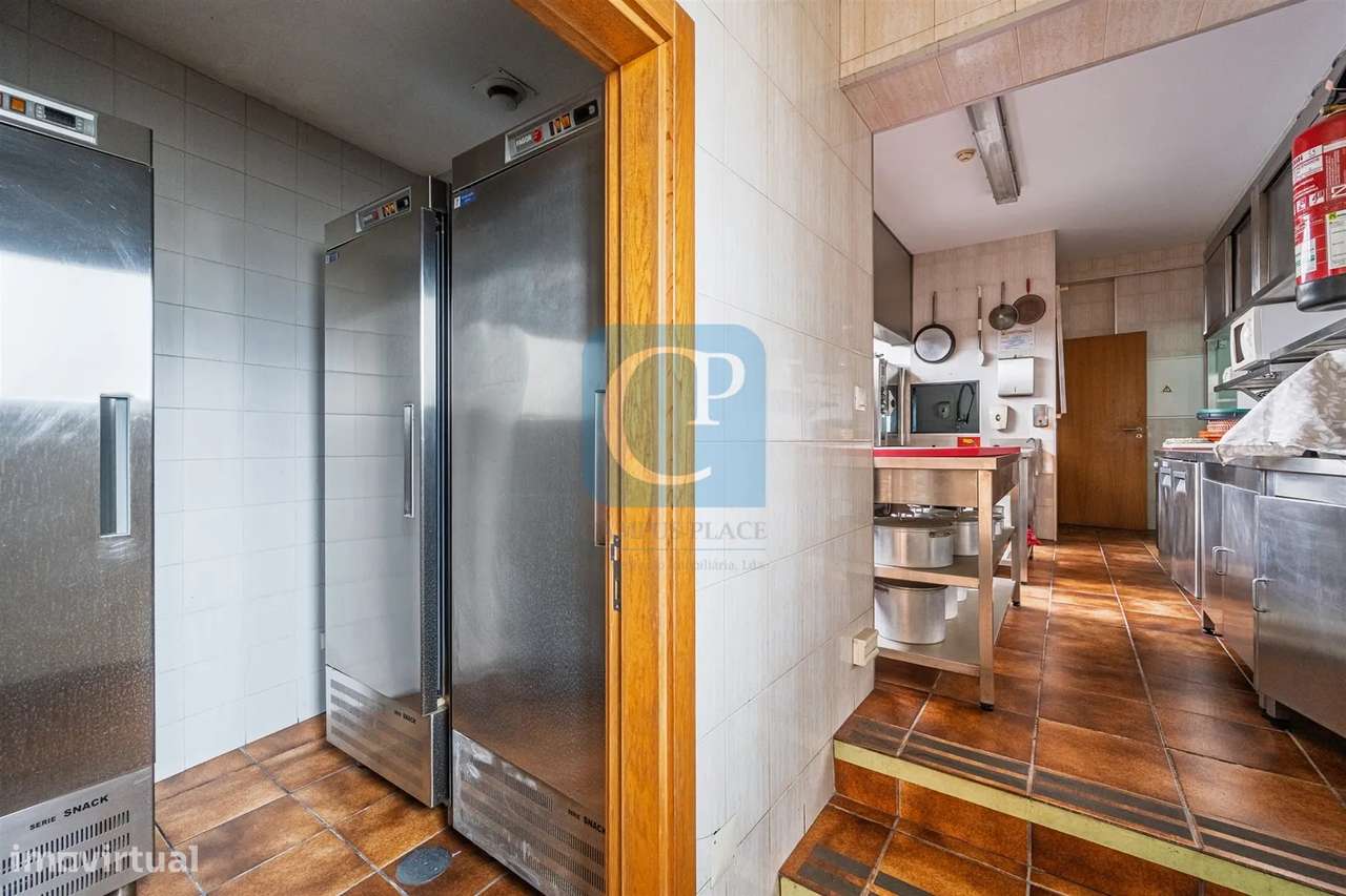 Moradia T3 com Restaurante, em Alfena, Valongo-12