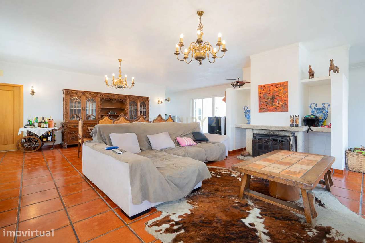 Moradia T5 com varanda coberta,terraço,piscina,jardim,poço,anexo e tel - Grande imagem: 3/60