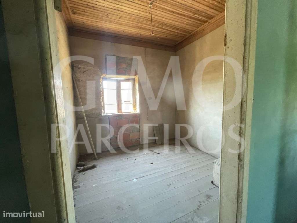 Moradia T4 para Remodelar em Oliveirinha + Terreno a poucos minutos...-19