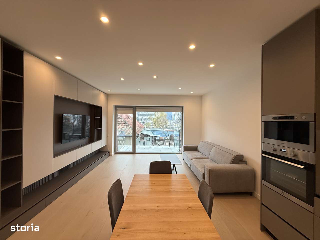 2 camere Premium - Aviatiei Towers 2 - View - Piscina - Imagine principală: 2/17