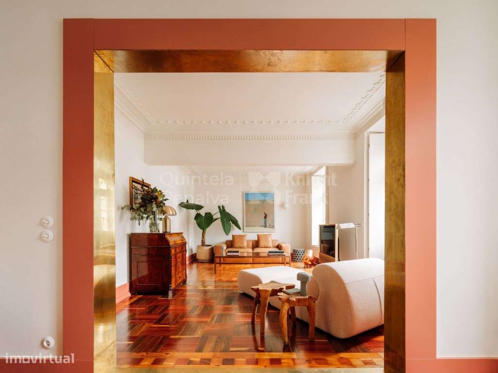 Apartamento T2 + 2, com varanda próximo da Av. da Liberdade - Grande imagem: 2/27