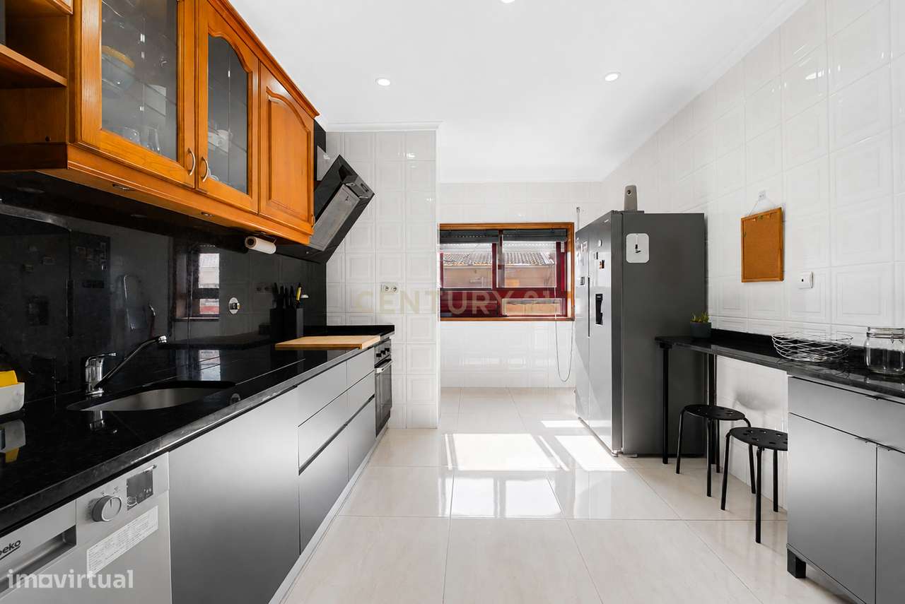 Apartamento T2 em Vila Nova de Gaia com Garagem e Elevador-8
