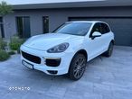 Porsche Cayenne - 1