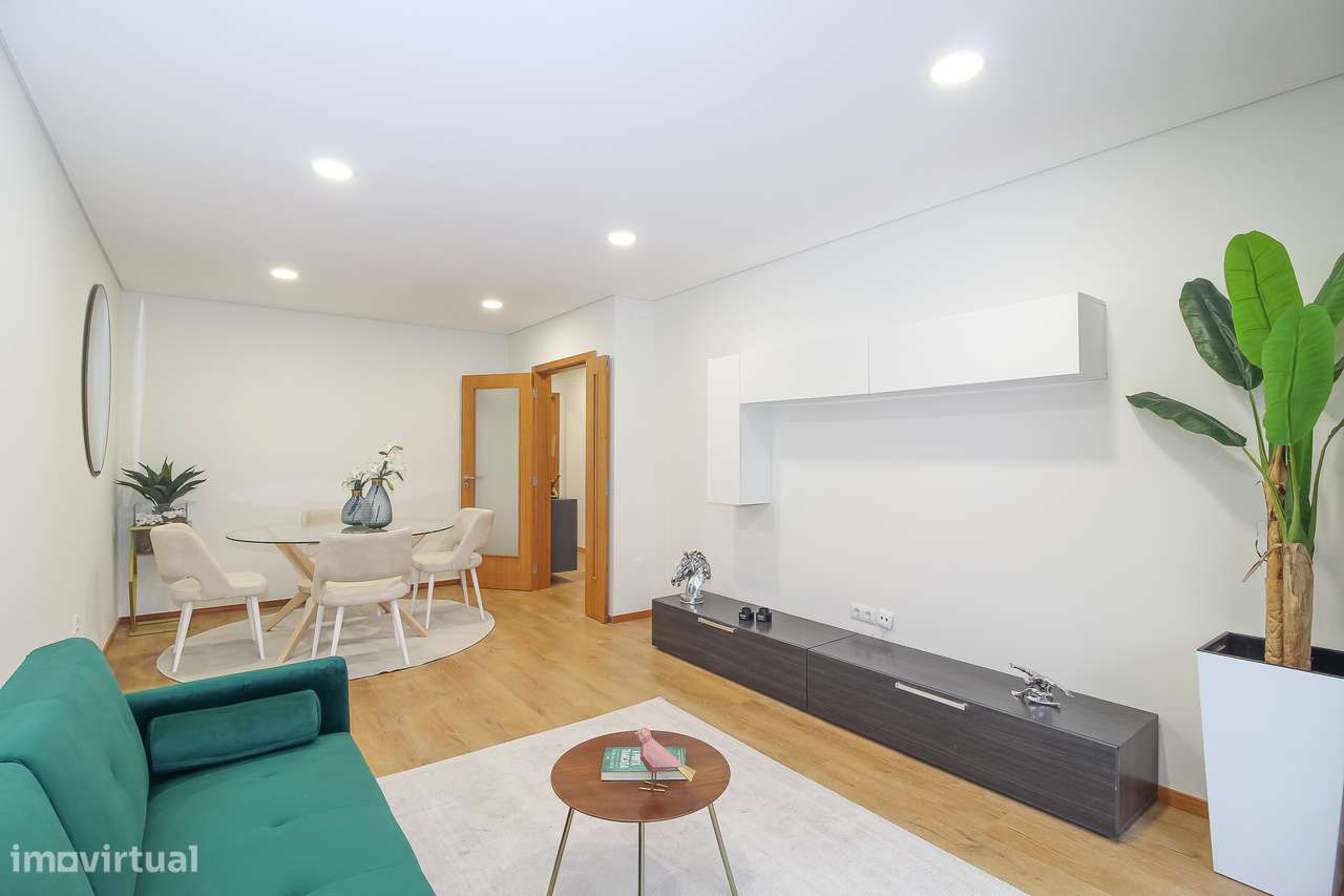 T2 Como Novo c/excelentes varandas em Fânzeres - Grande imagem: 4/23