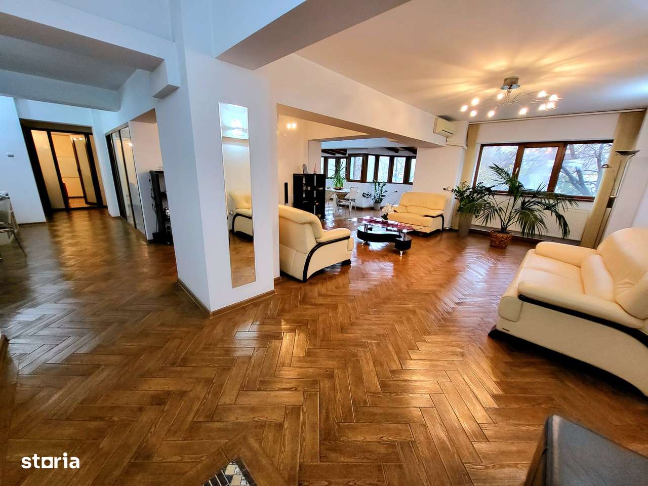 4 camere Centrul Bloc PESCĂRUȘ pret 205000 euro-0