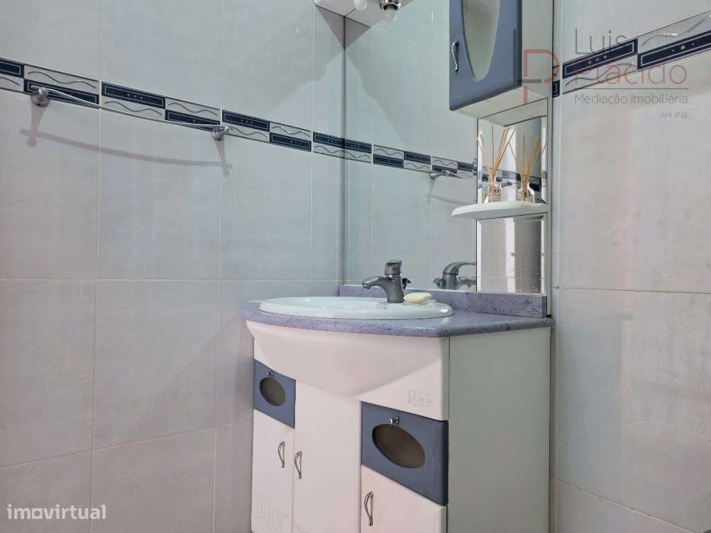 Moradia com 5 Quartos c/ Garagem + Anexo T1-15