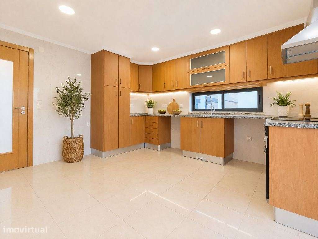 Moradia T5 Moderna no Feijó com 296 m² e Garagem de 100 m²  Confort...-8