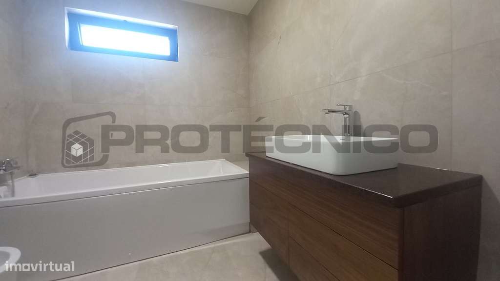 Moradia T3 Geminada – Aradas - PRONTA A HABITAR!-8