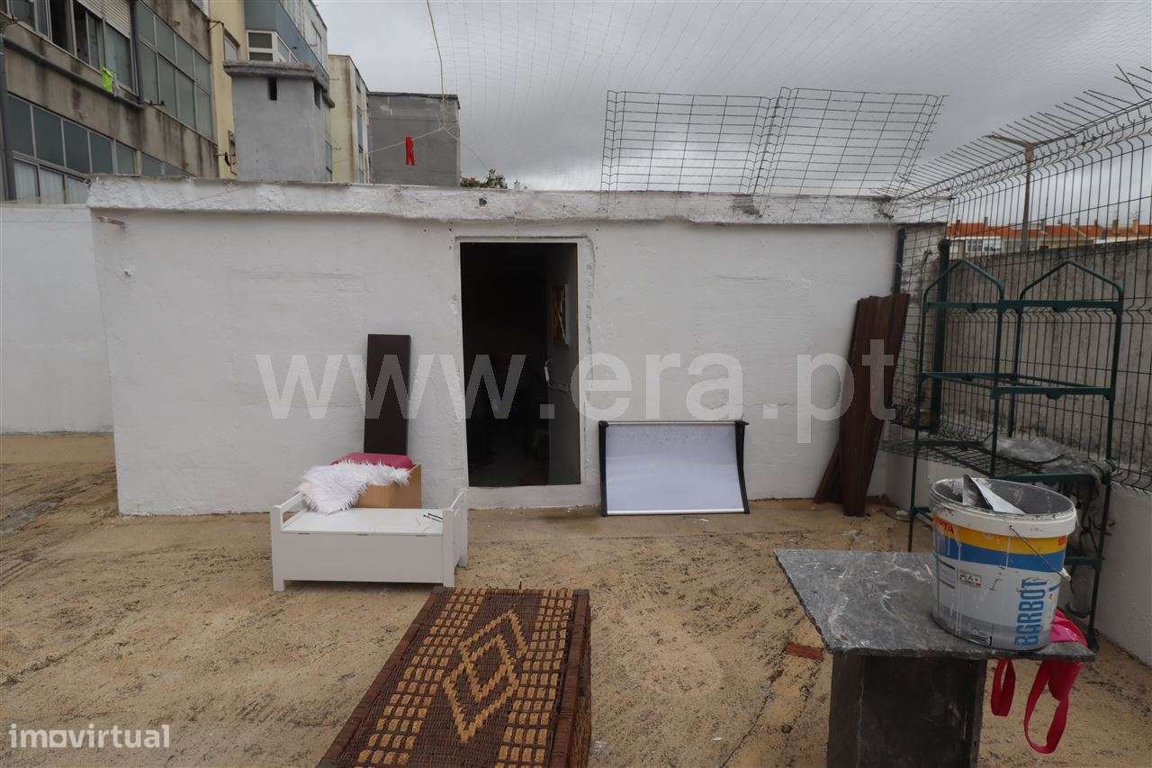 APARTAMENTO T2 COM QUINTAL; CRUZ DE PAU-7