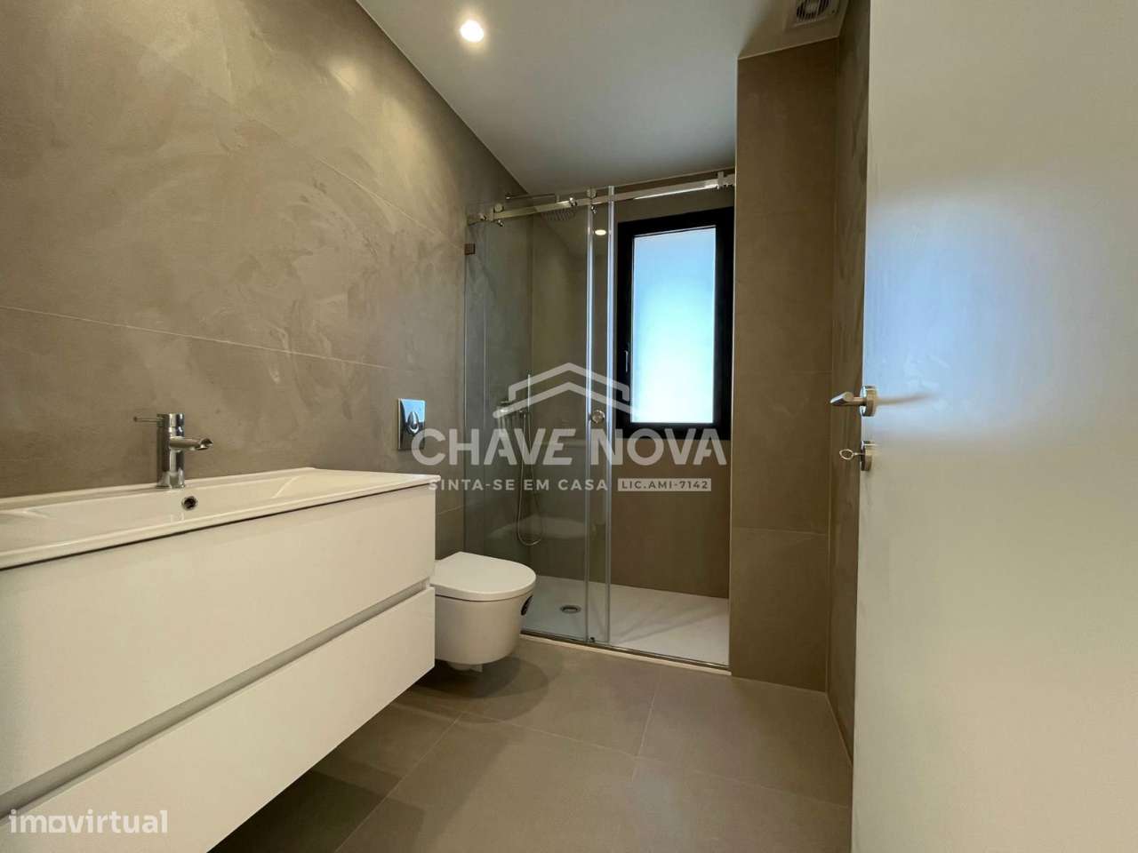 Apartamento T3 Novo Último Piso c/ Garagem Box em Coimbrões-15