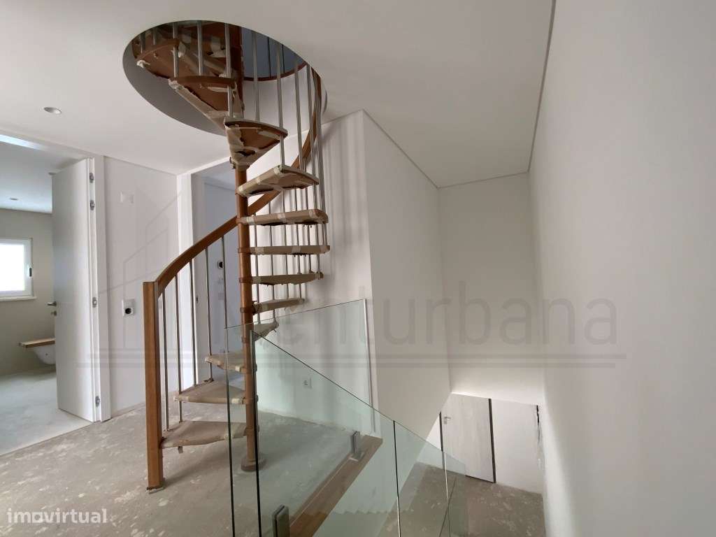 MORADIA T4 EM CONDOMÍNIO COM PISCINA - SÃO PEDRO DO ESTORIL - ESTORIL-17