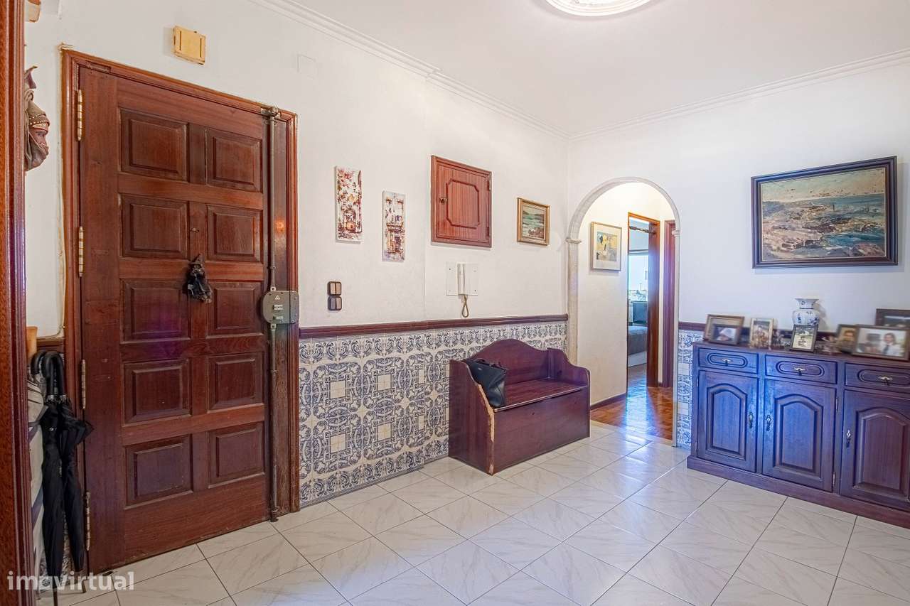 Apartamento T3 com garagem em Carnaxide-9