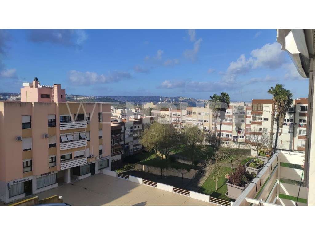 Apartamento T2 com Excelente Área e Vista Desafogada para Monsanto ...-21