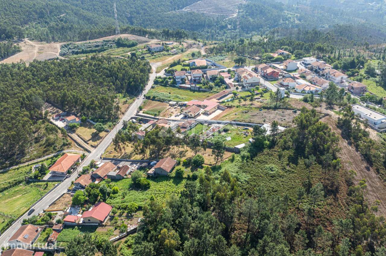 Moradia com 2 Anexos e 2 Terrenos para construção-6