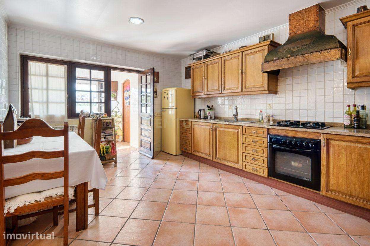 Moradia T4 (Ponta de Banda) com Suite, Garagem e Logradouro — Palhais - Grande imagem: 4/29