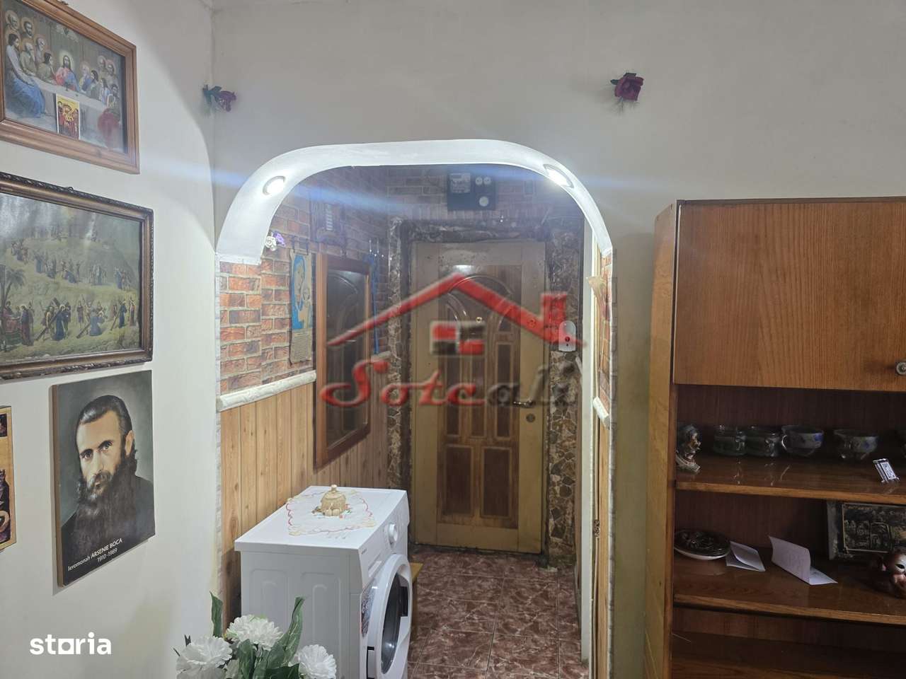 Apartament 2 camere etaj 1/4 Campina zona semicentrala-1