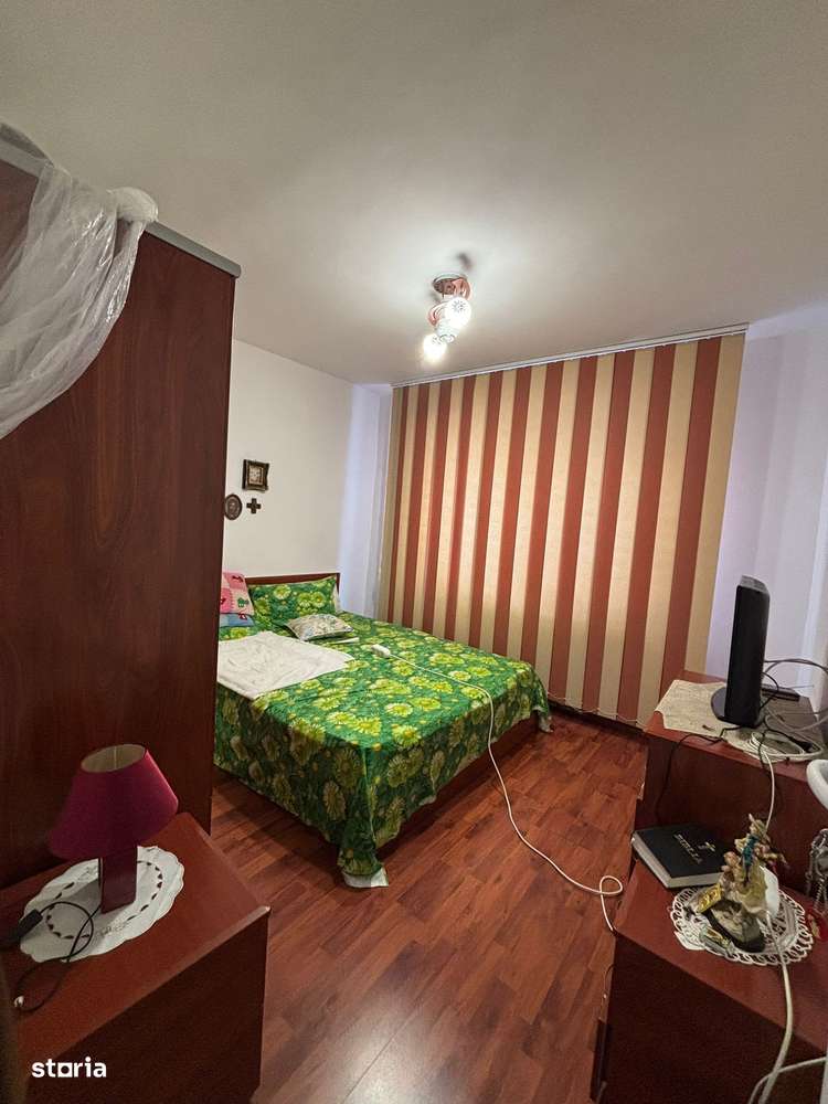 De vanzare ,3 camere,ideal pentru spatiu,zona Piata mare ,63000EURO - Imagine principală: 3/11