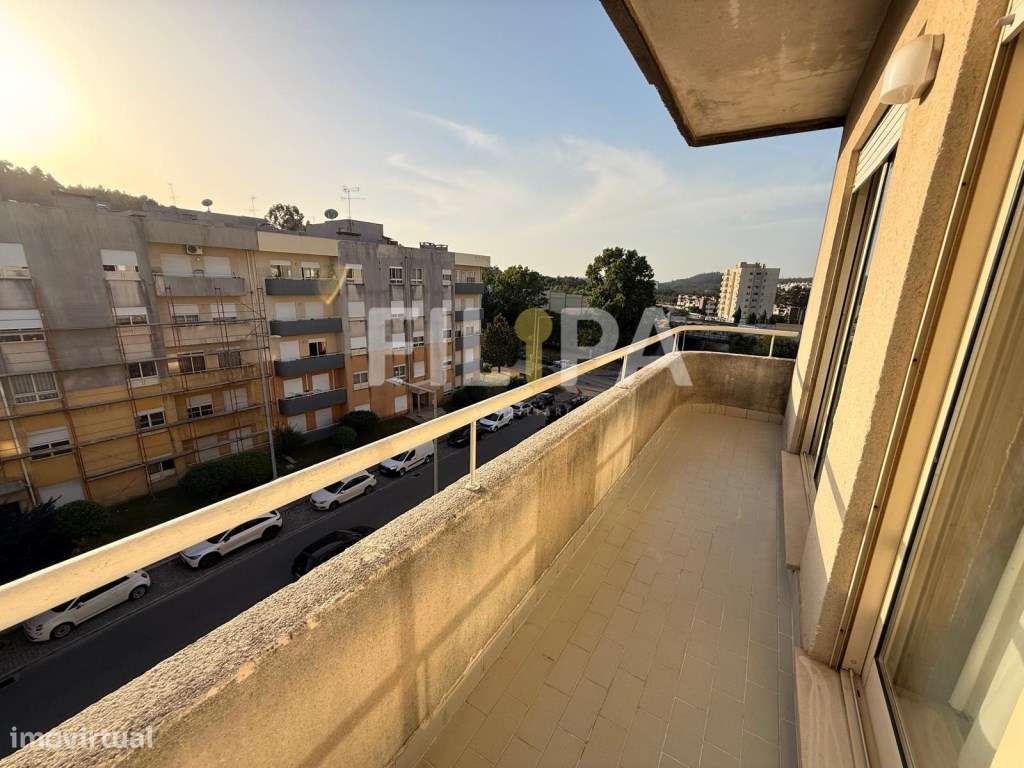 T2 no Último Andar com Varanda, Garagem e Arrumo em Valongo-12