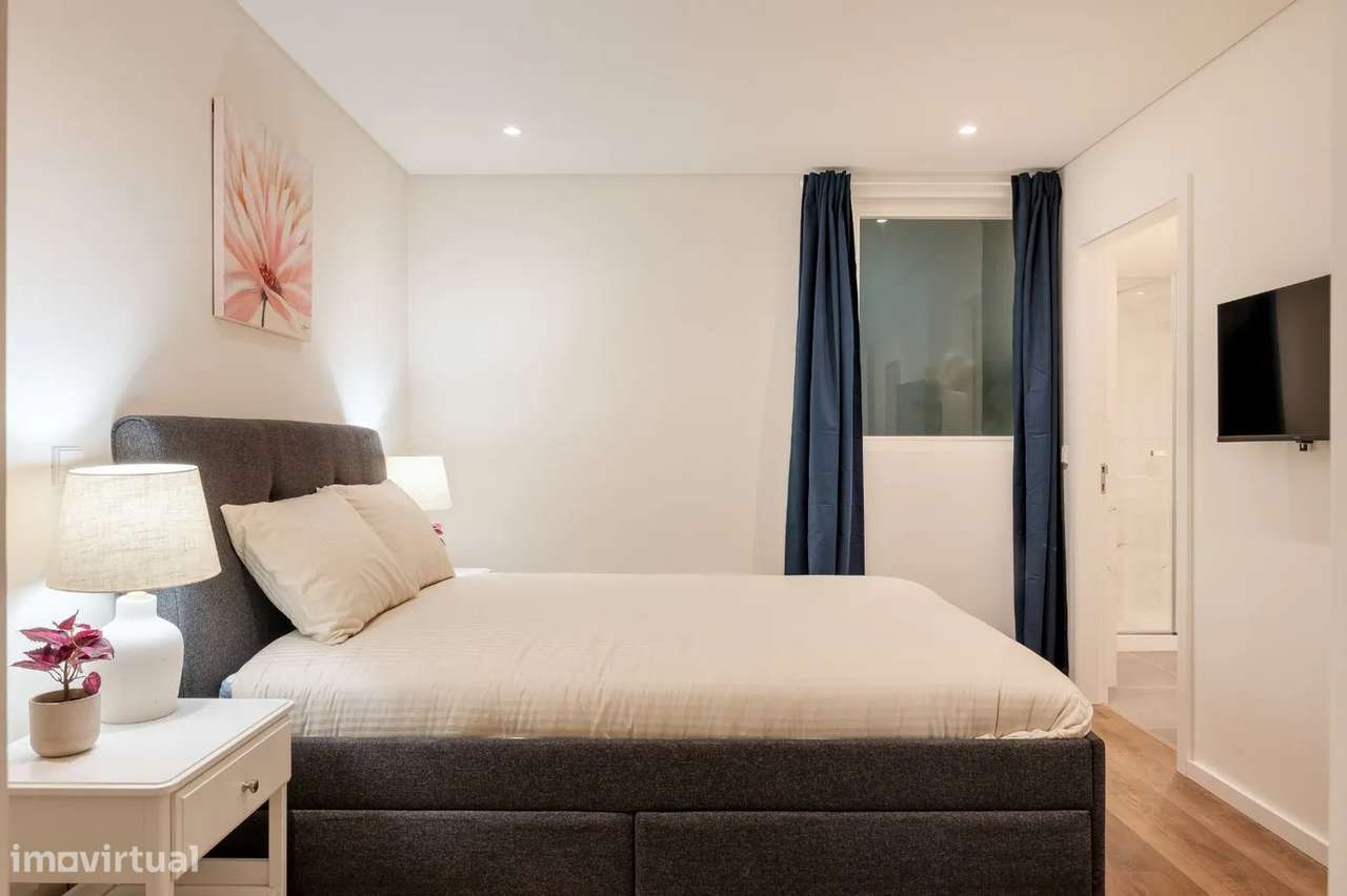 Apartamento T1+1 -Junto à Ponte D. Luís I e à Estação de São Bento - Grande imagem: 4/21