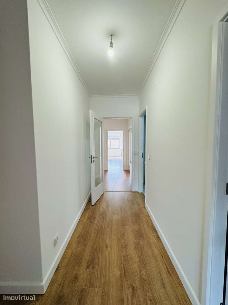 Apartamento T3 com varanda e garagem em Braga-7
