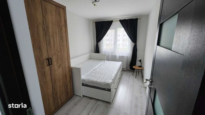 Ofer pentru inchiriere pe termen lung apartament cu 3 camere