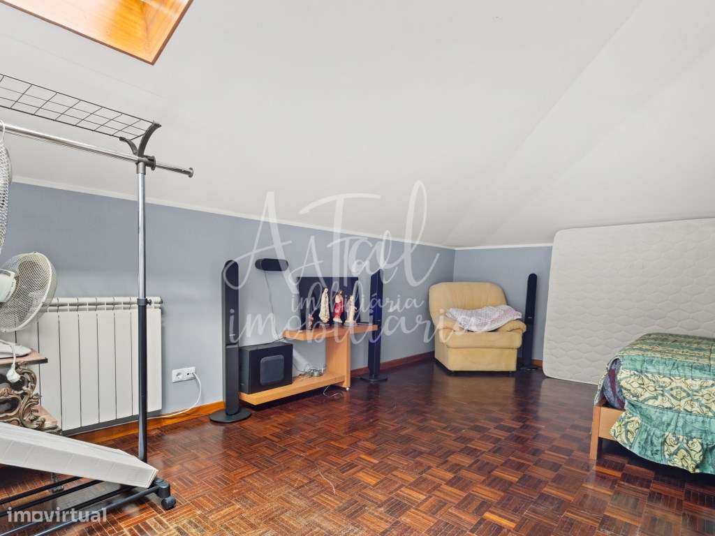 Duplex T5 no centro de Ponte de Lima com terraço panorâmico e 2 gar...-33