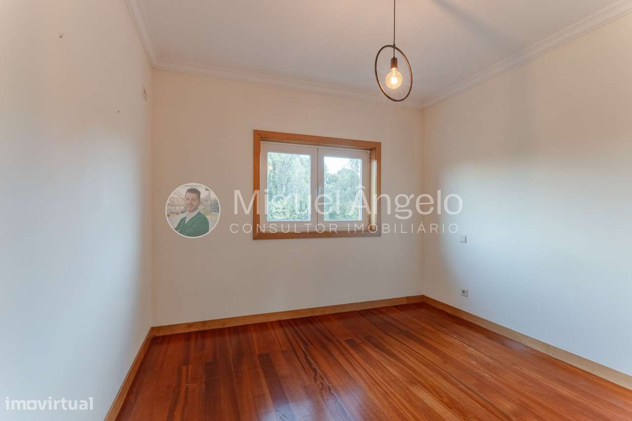 Moradia T3+1 - 2 salas, garagem e vista mar em S. Félix da Marinha-11