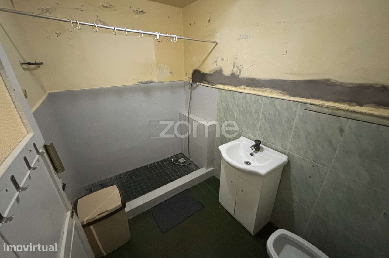 Moradia T2+1 com Quintal, Anexo e Acesso por Duas Ruas – Ponta Garç...-9