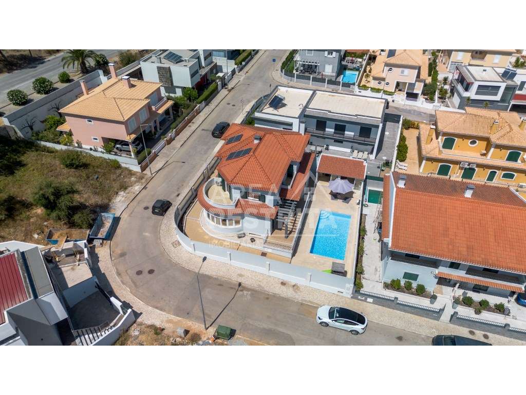 Moradia T5 (isolada) com piscina - Vale Ana Gomes - Setúbal - Grande imagem: 1/60