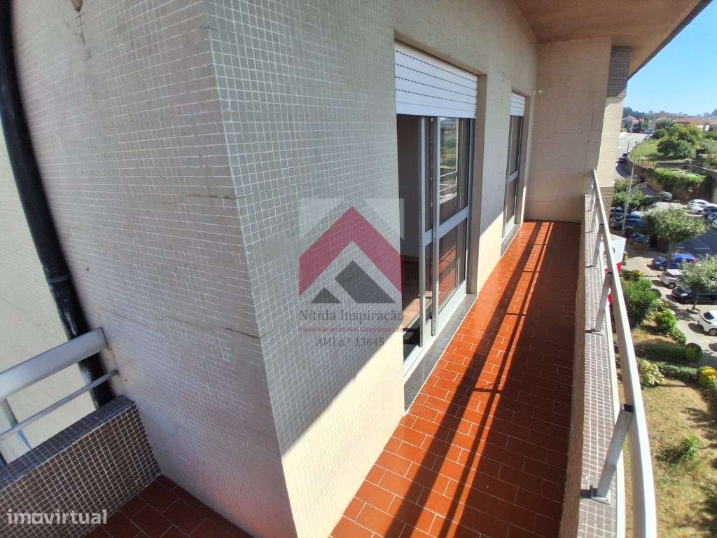 Apartamento T3 remodelado, localizado em Fânzeres (Gondomar)-16