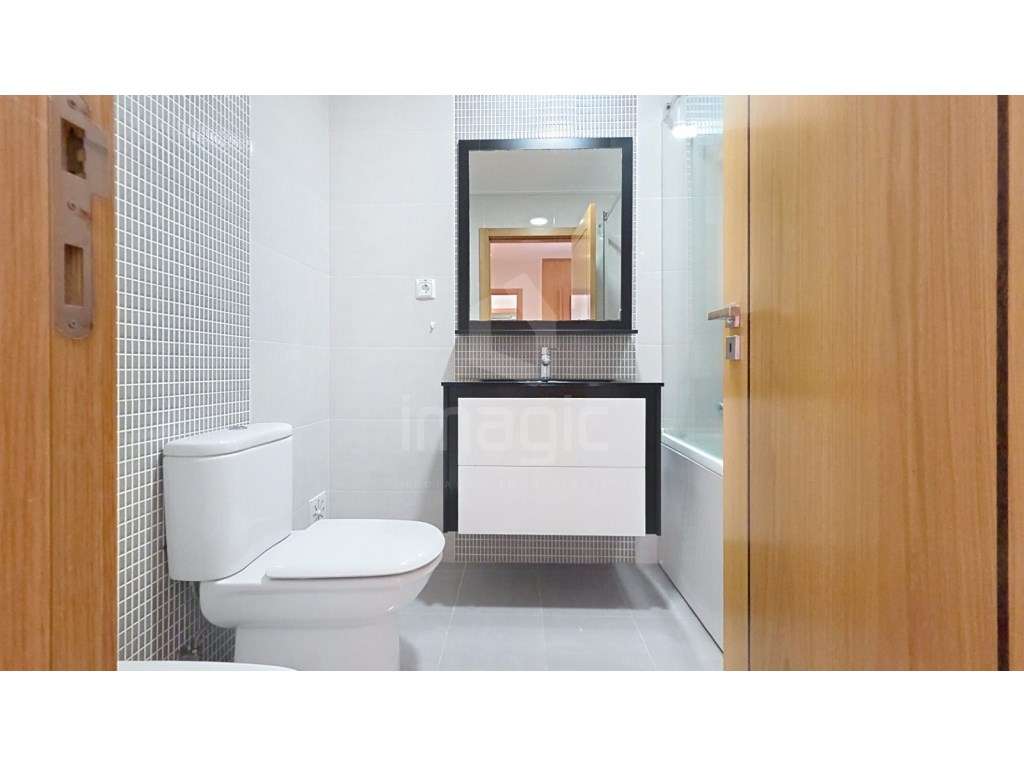 Apartamento T3 + sótão, usado, em Mafra.-14