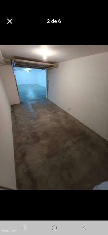 Garagem espaçosa em Coimbra com iluminação natural - Grande imagem: 3/6