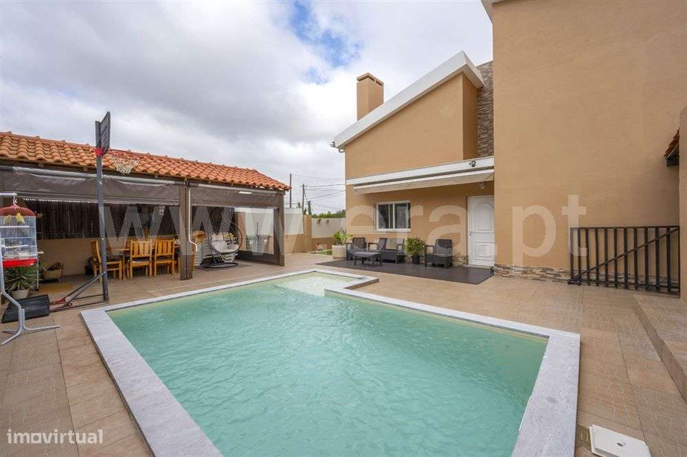 Moradia Isolada T5; Fernão Ferro - Grande imagem: 1/32