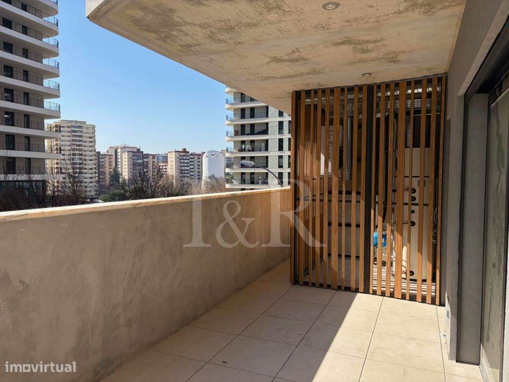 Apartamento T3 com varanda e estacionamento em Miraflores, Oeiras - Grande imagem: 4/26