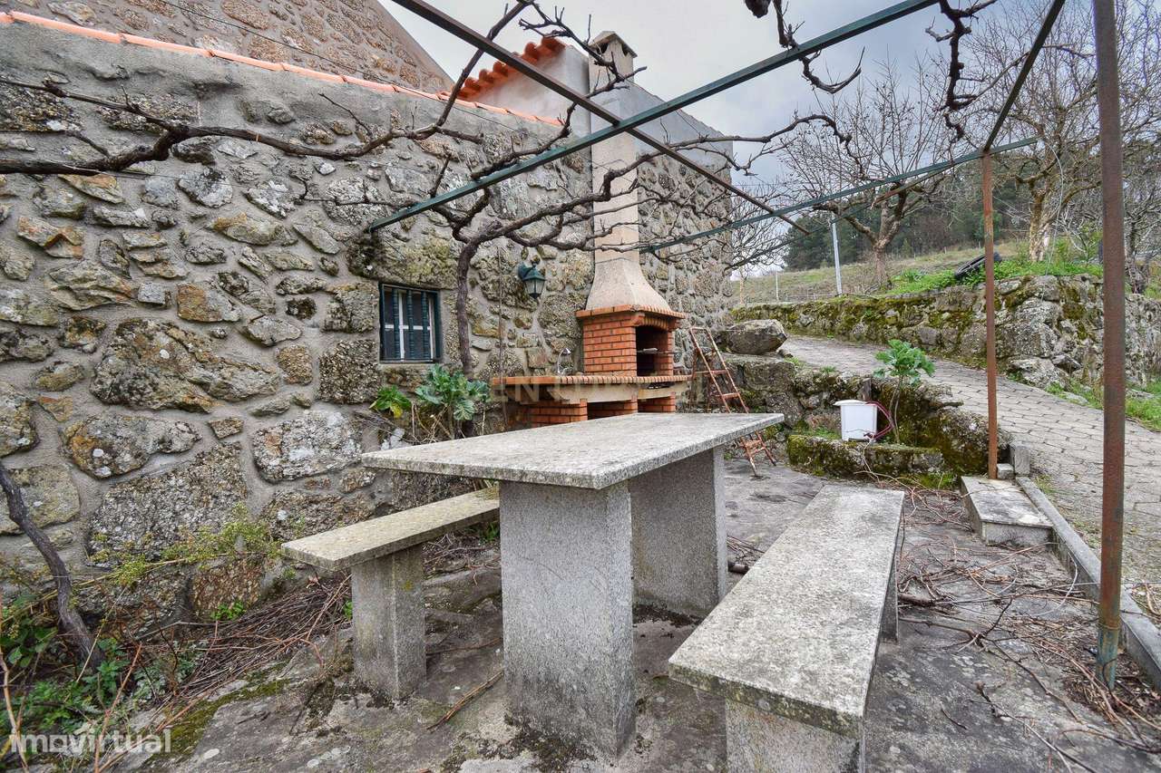 Quinta com construção em Pedra 20.000 m2 de terreno e Licença de Aloja-12