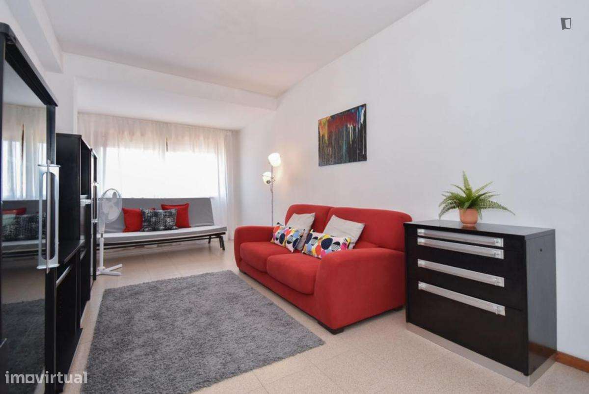 Apartamento com 1 quartos - localizado em Mafamude Porto - Grande imagem: 4/10