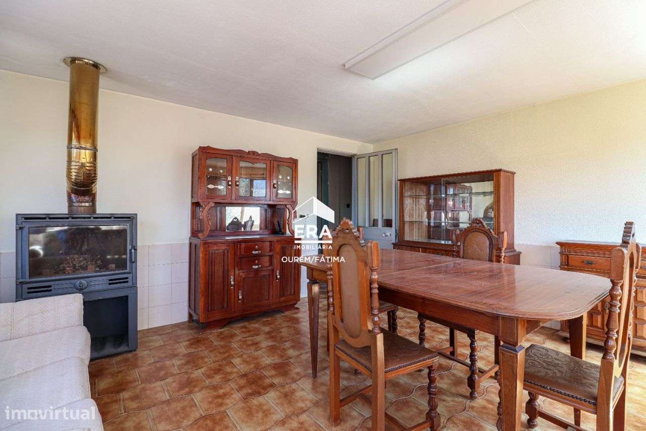 Moradia T3 localizada no Olival, Ourém - Grande imagem: 5/24