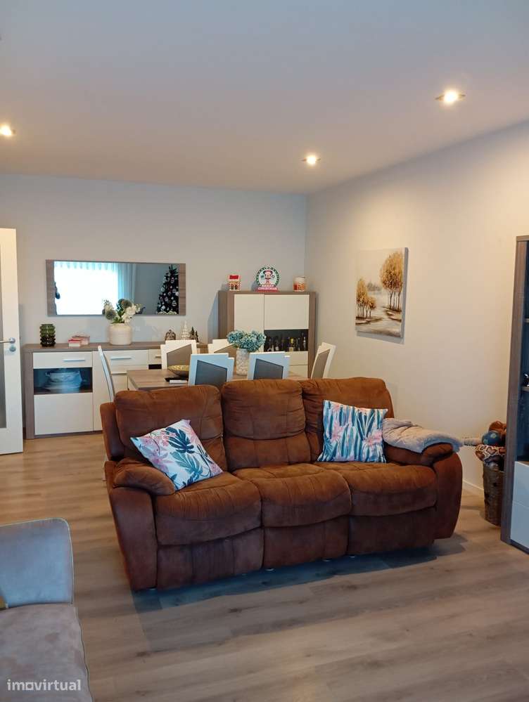 Fantástico apartamento T2 com terraço em condomínio fechado em Canelas - Grande imagem: 4/34