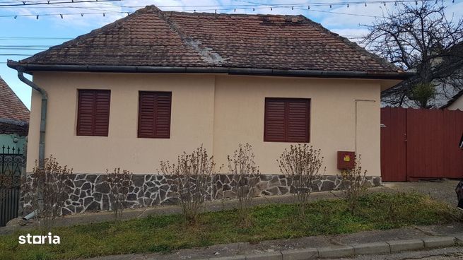 Casa in Agnita, 3 camere, zona cimitir singur in curte teren 780