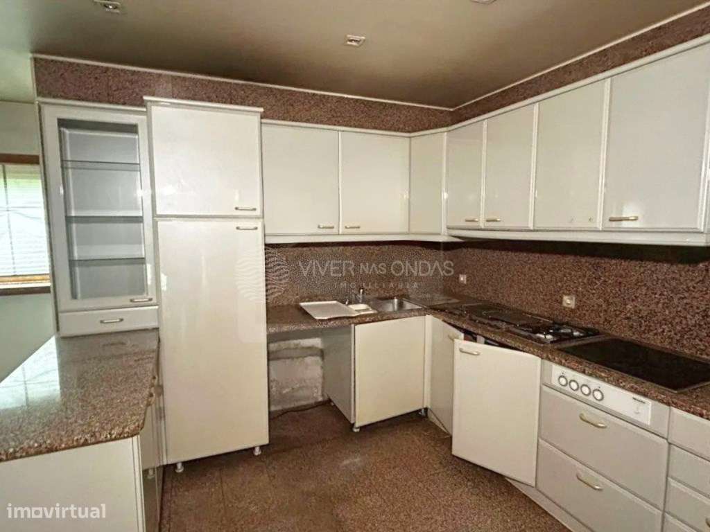 Moradia de Grande Dimensão com Piscina em Azurém - Guimarães - Grande imagem: 5/24