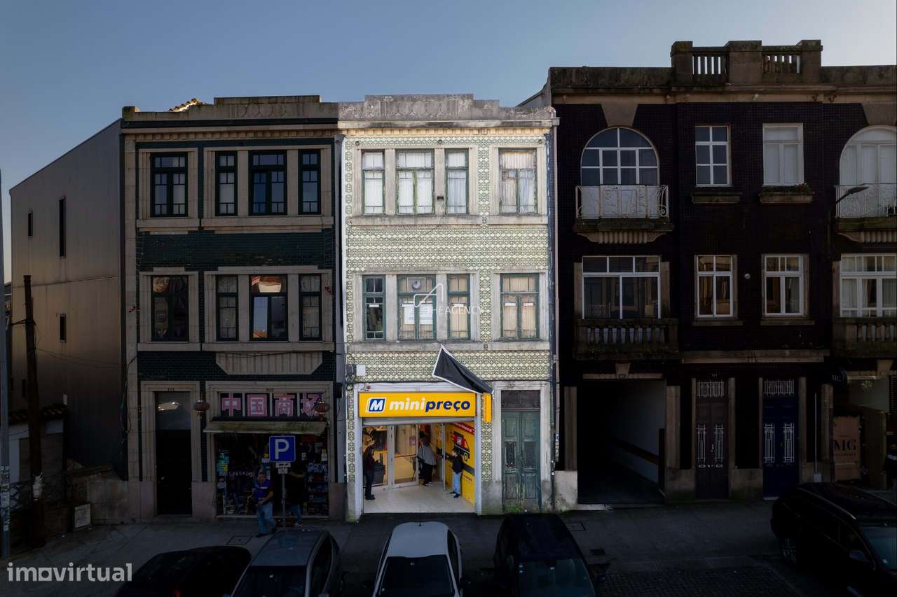 Prédio para Investimento e Remodelação no Coração da Cidade do Porto - Grande imagem: 2/39