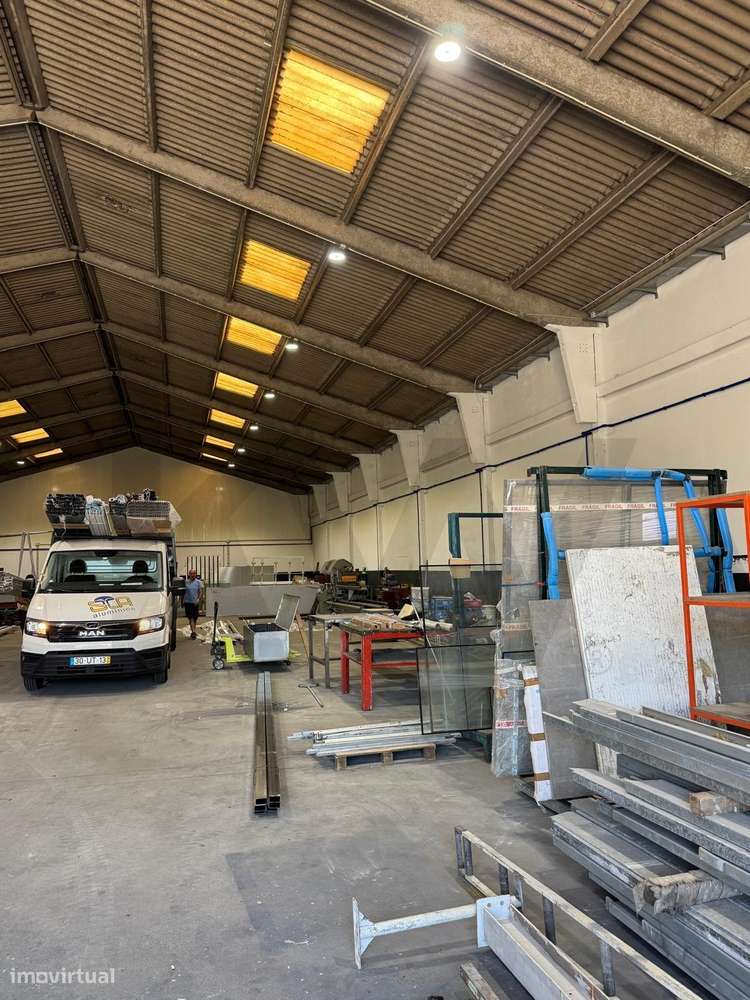 Pavilhão Industrial para Venda em Guifões - 1.744 m2 - Grande imagem: 4/27