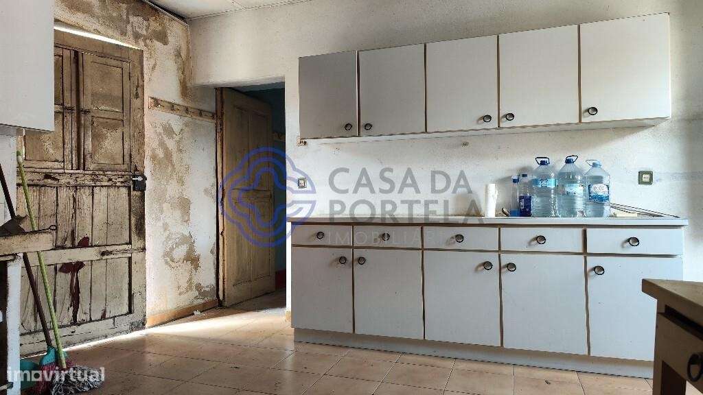 Moradia isolada para recuperar situada em Argoncilhe - Grande imagem: 5/34