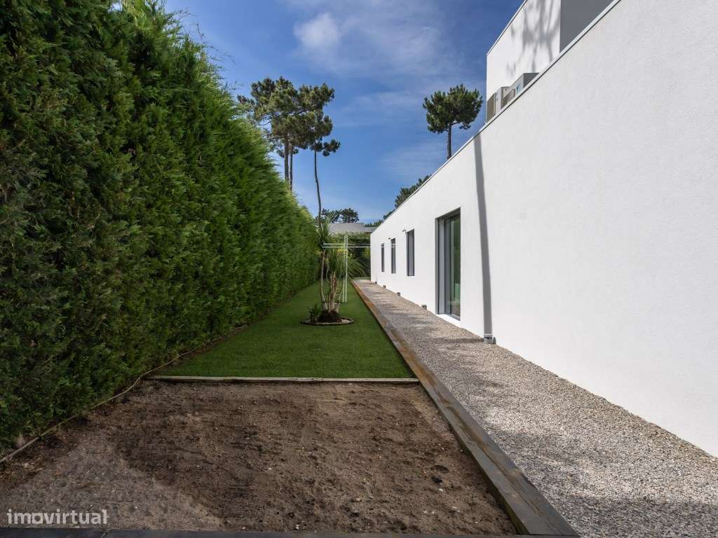 Moradia isolada T4, arquitetura contemporânea com garagem e piscina...-46