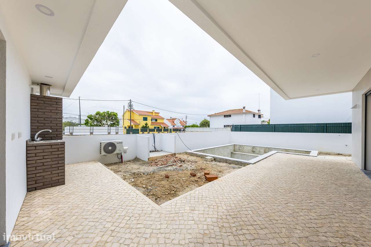 Moradia T4 de arquitetura contemporânea-46