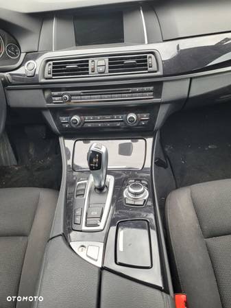 BMW Seria 5 525d xDrive Touring - 15