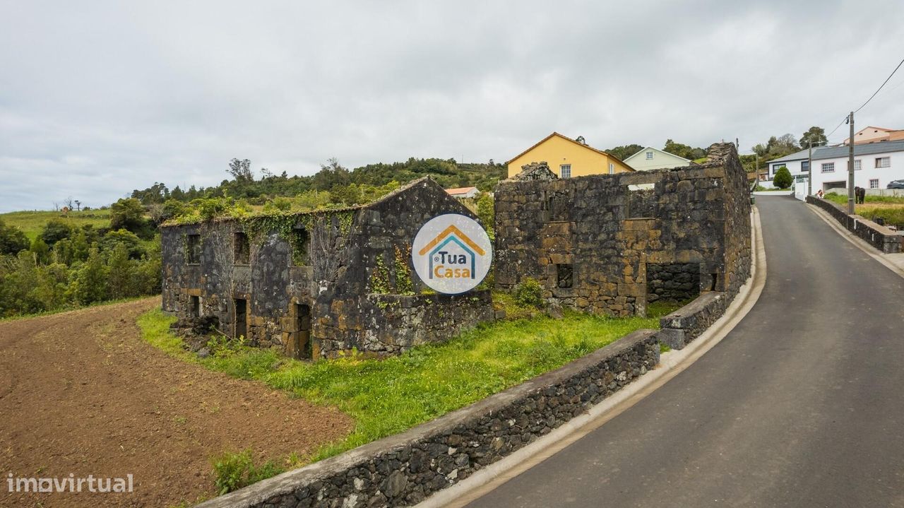 Sua Oportunidade de Criar um Lar ou Negócio Único na Ilha de São Jorge