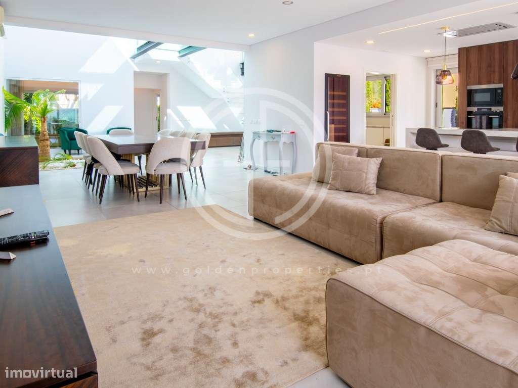 Moradia T5 Moderna e Espaçosa no Centro do Montenegro - Faro - Grande imagem: 4/22