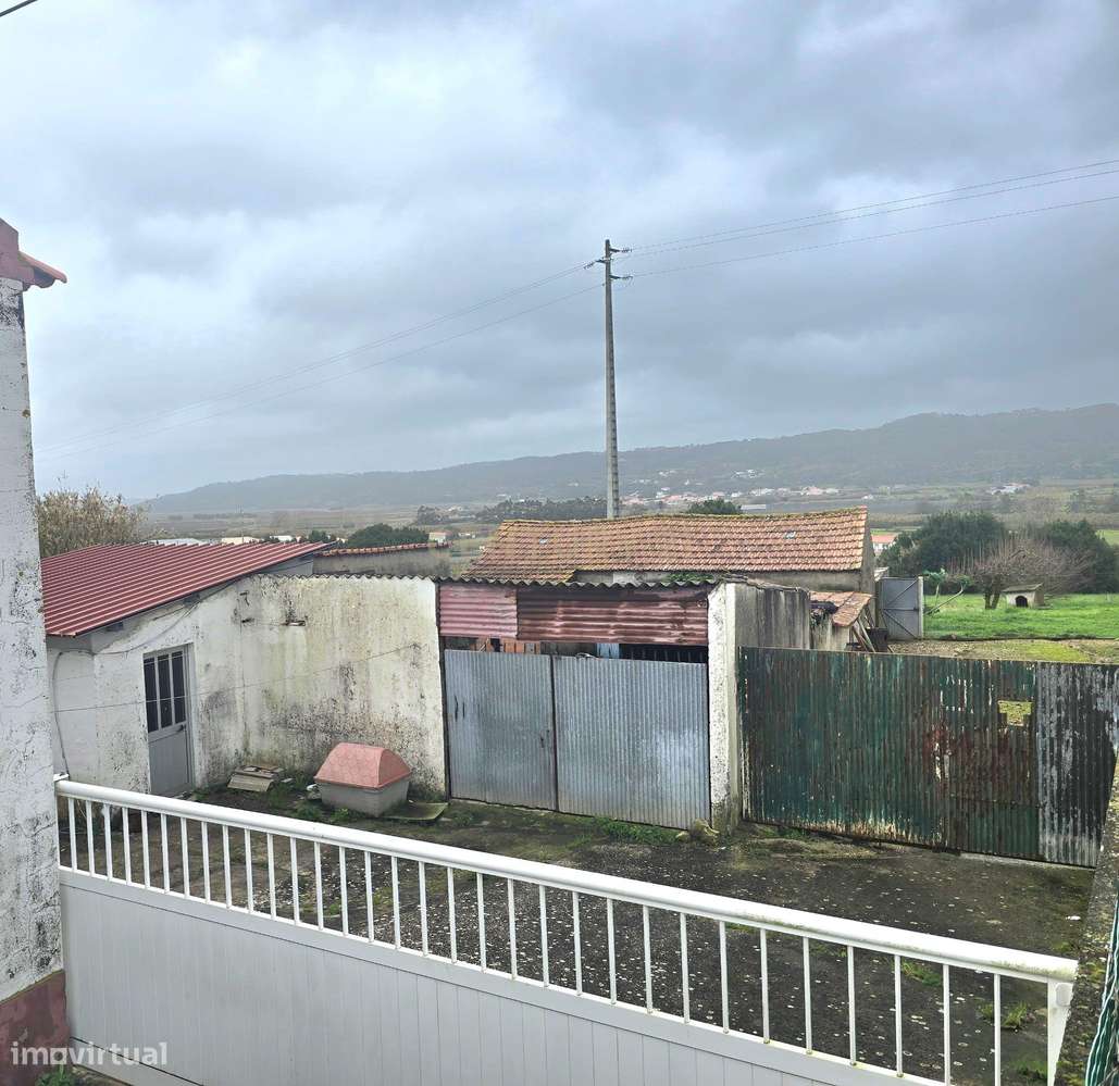 Casa t2 e vários anexos inserida num terreno com uma área 5600 m2 em - Grande imagem: 5/6